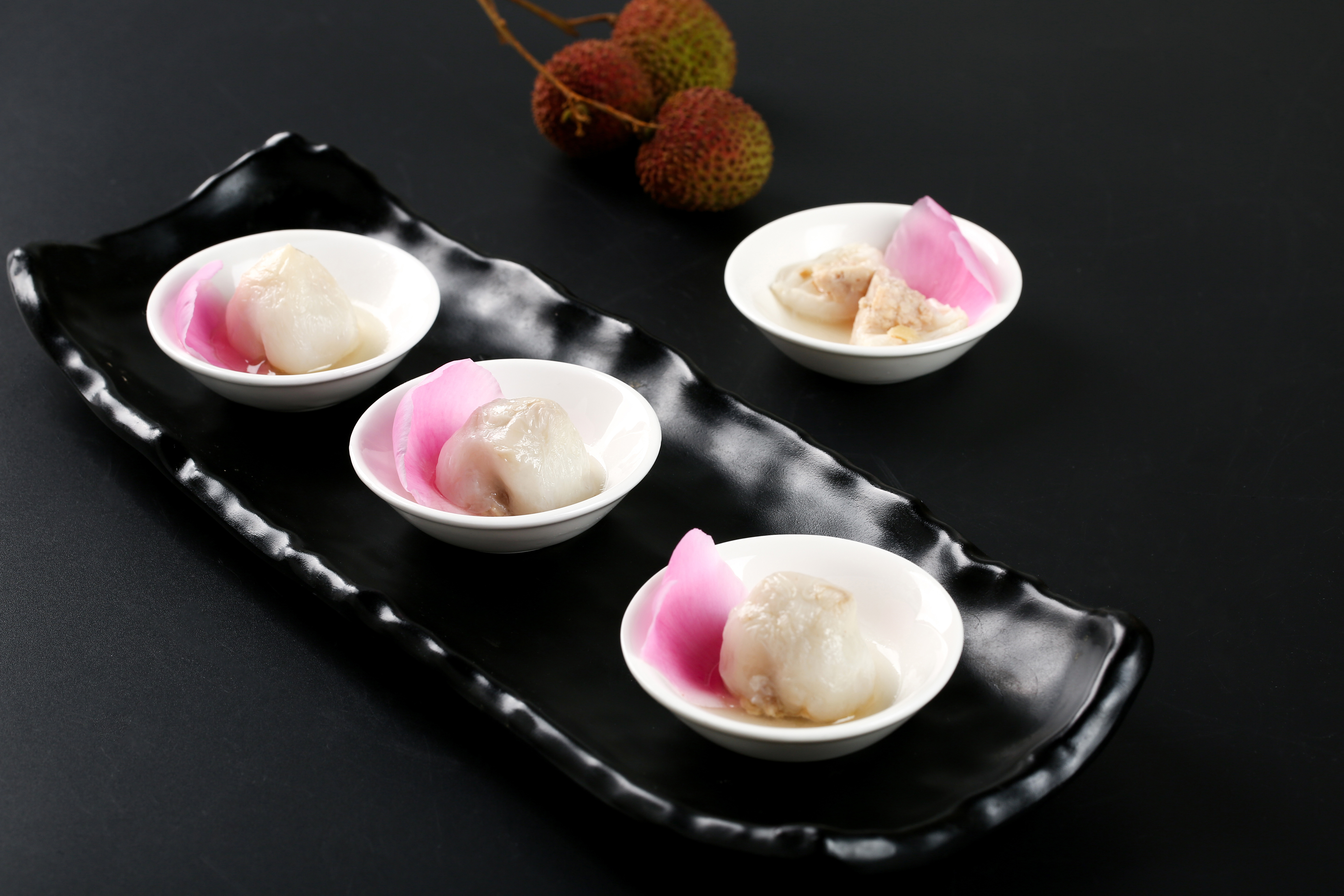 夏季缤纷菜系——荔枝鸡肉球,这是一道很文艺的菜品