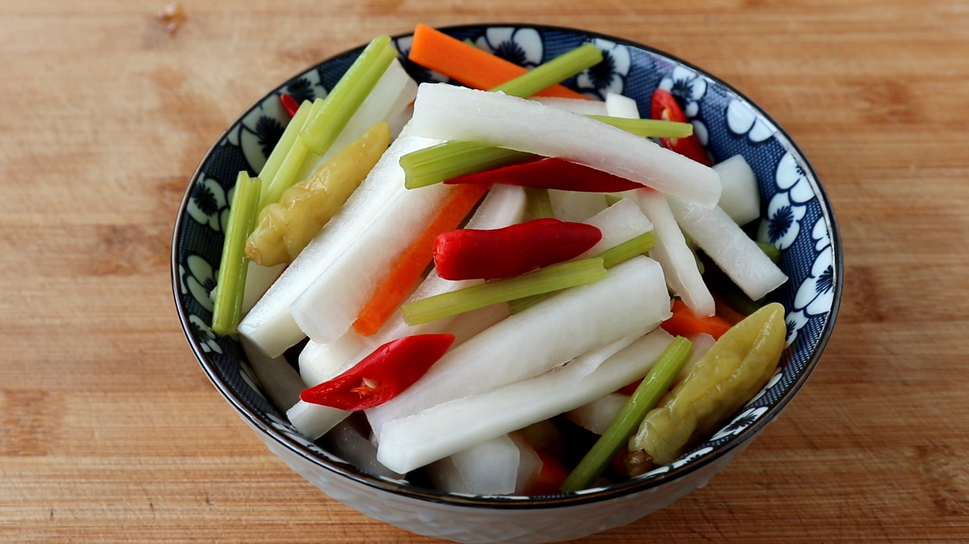 难怪饭店的泡椒萝卜条那么好吃,原来诀窍这么简单,2分钟就学会