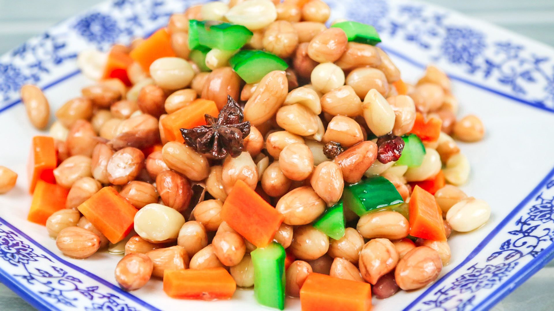 "卤水花生"好吃有诀窍,清脆爽口又入味,看看大厨都用的啥配料