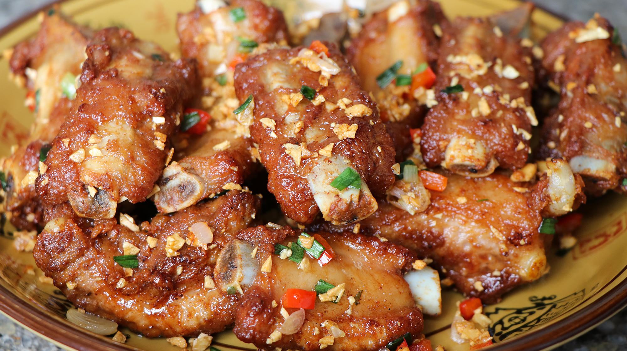 粤菜蒜香椒盐骨的做法,外酥里嫩,比在饭店吃的还香