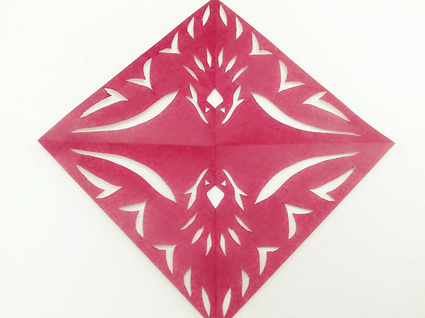 对折动物剪纸的制作方法