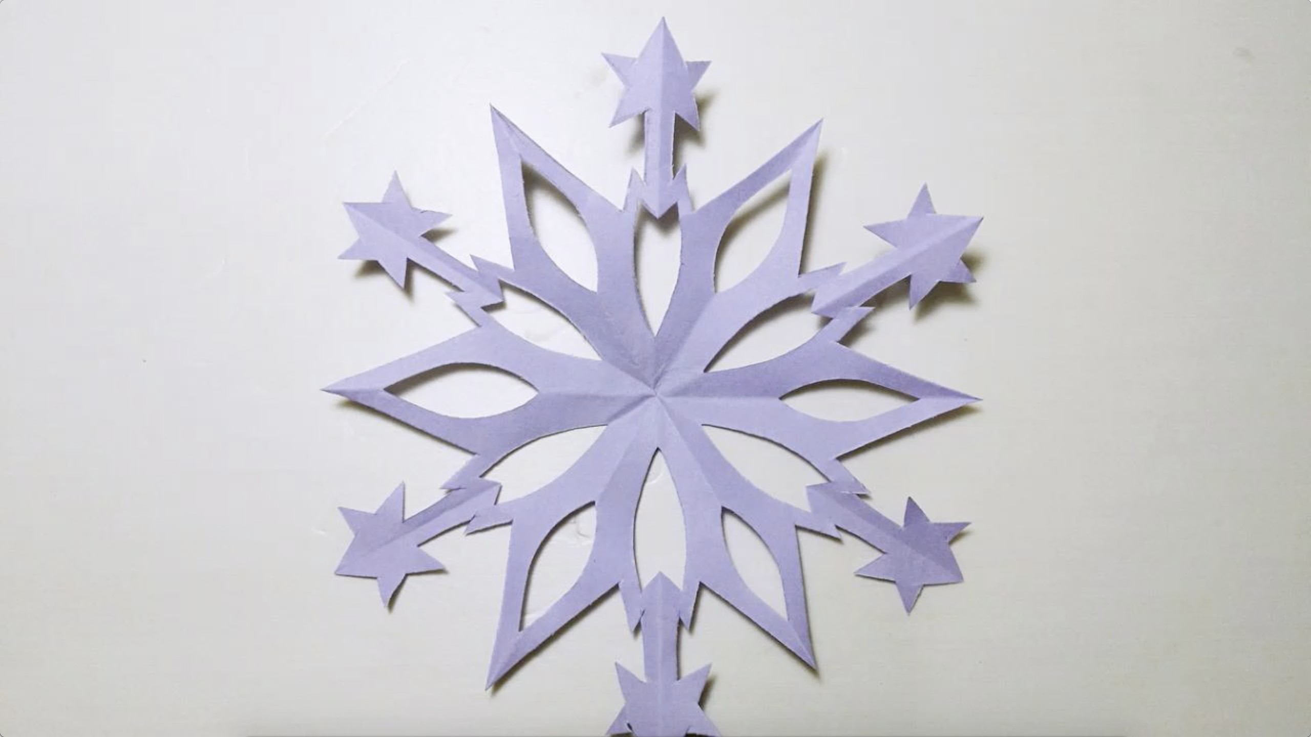 亲子手工剪纸:冰星雪花剪纸