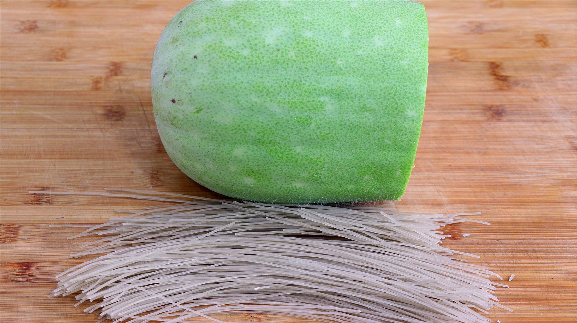 3天不吃就馋这锅冬瓜炖粉条，不用复杂调料，老式做法，做法简单 - 哔哩哔哩