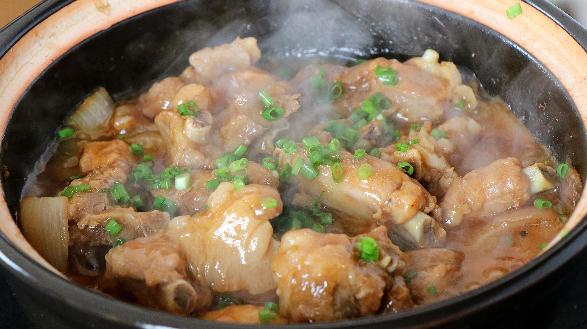 1砂锅炖排骨:排骨非常好吃的一种做法,排骨这样做肉嫩鲜美,天天吃都不