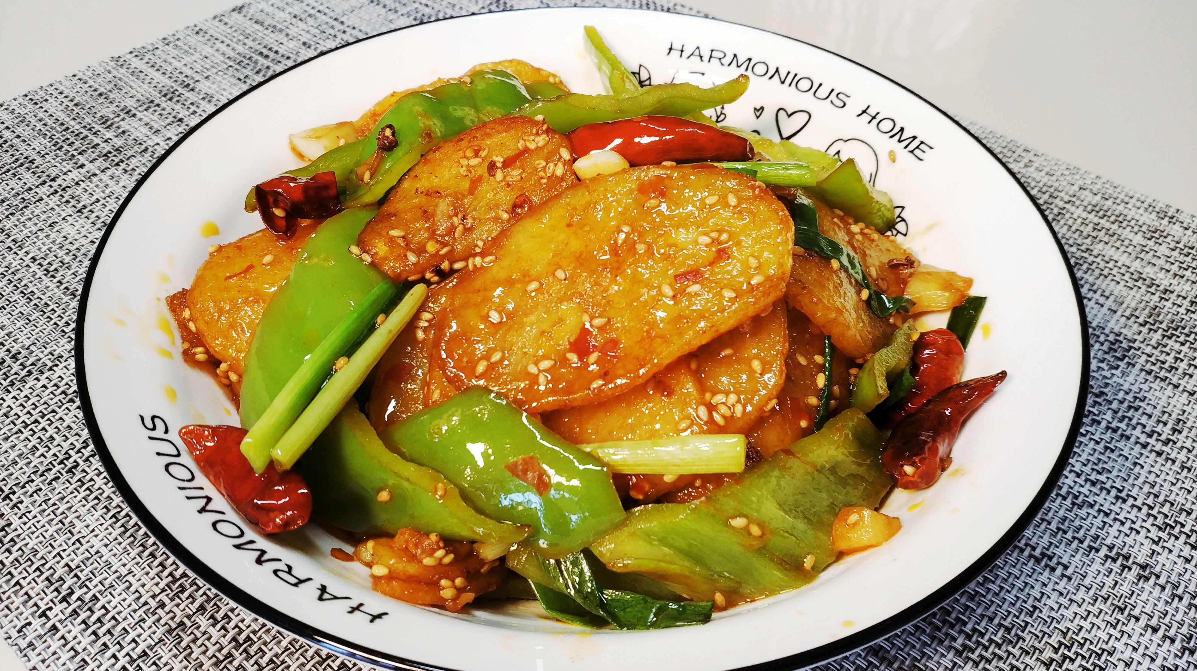 土豆和辣椒,还是这样做的香,比吃肉还过瘾,吃一口停不下