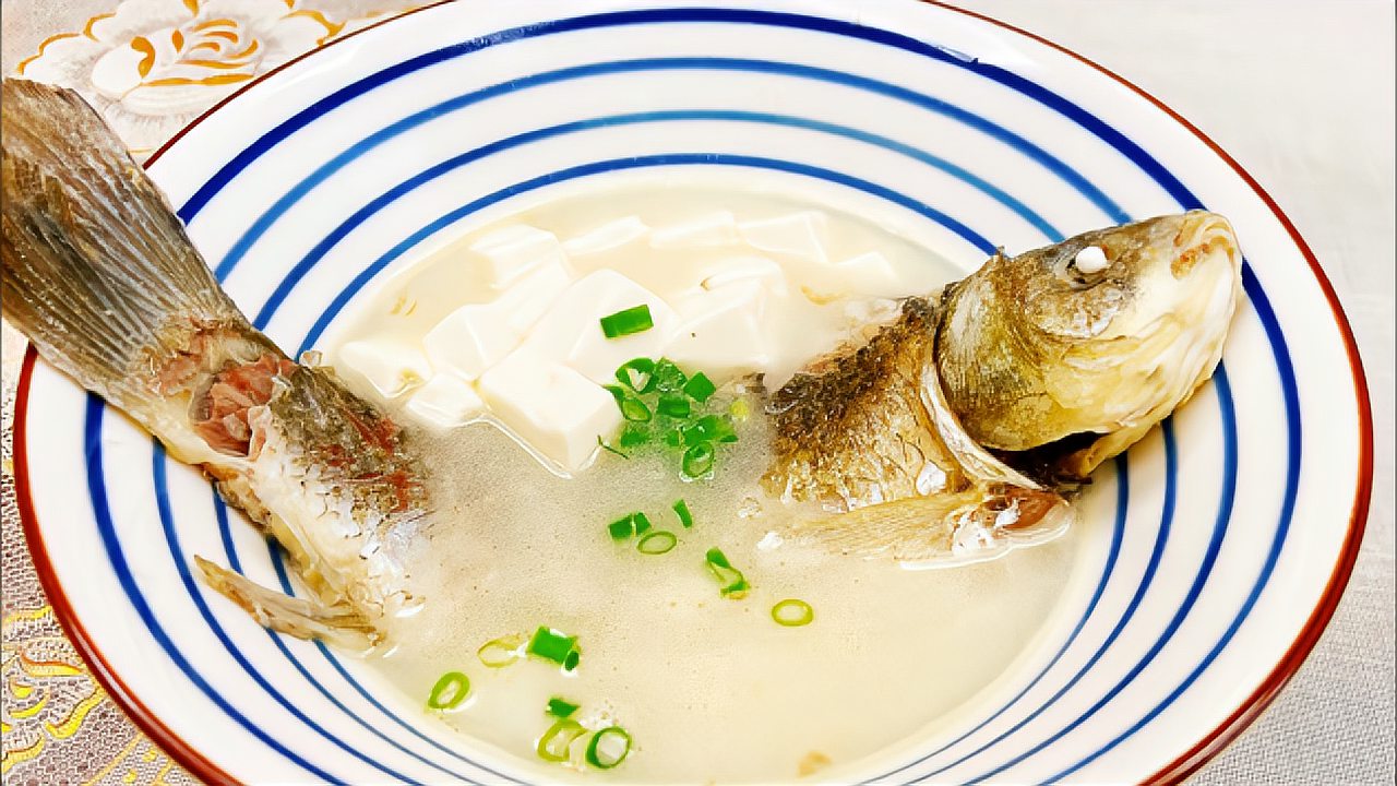 2鯽魚羊肉湯:簡單的做法,做出不一樣的美味,解饞又下飯,餐桌上不可