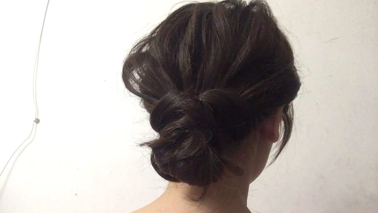 韩式低马尾发型扎法图片