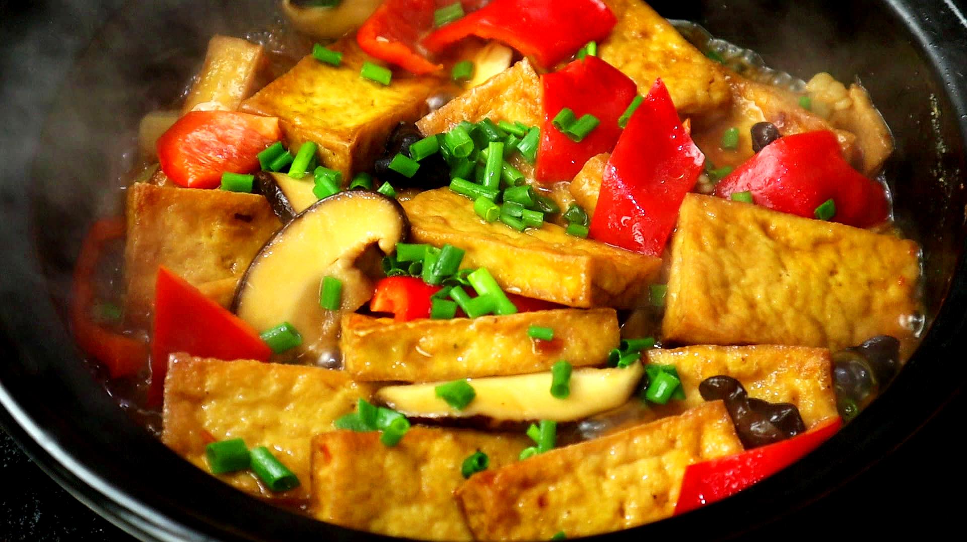 厨师长教你香菇烧豆腐的家常做法，步骤详细，鲜香入味下酒又下饭 - 哔哩哔哩