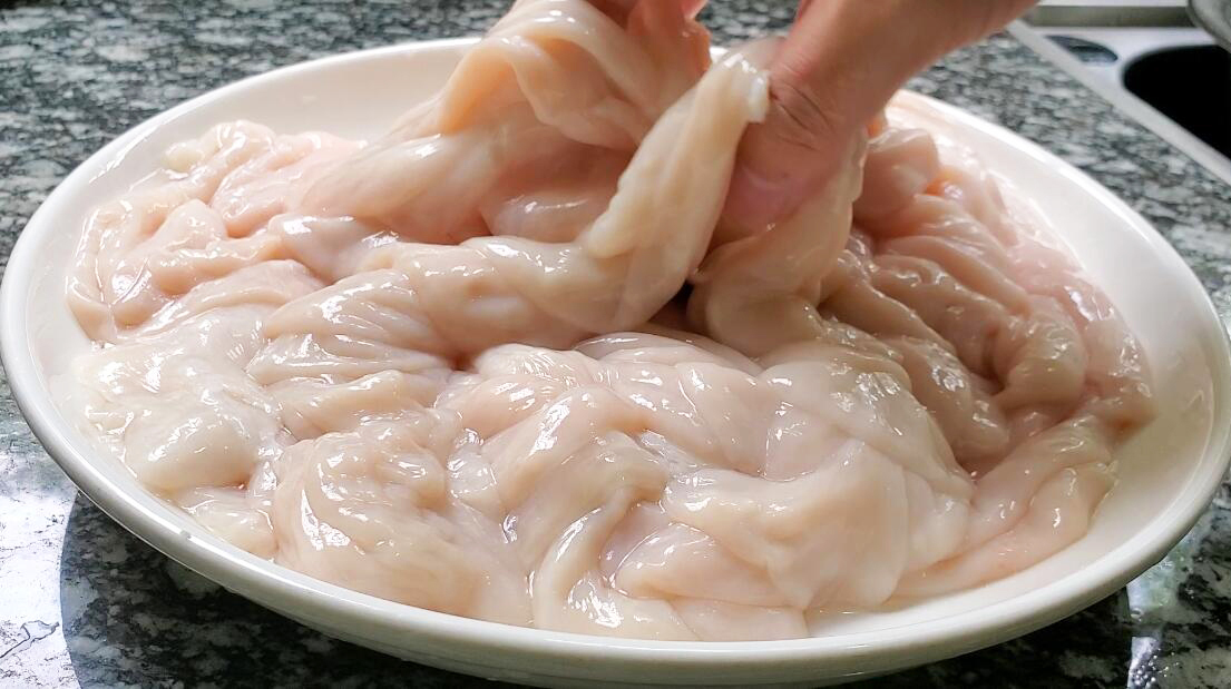 清洗大肠的正确方法,白白嫩嫩干净无腥味,洗好后怎么煮都香