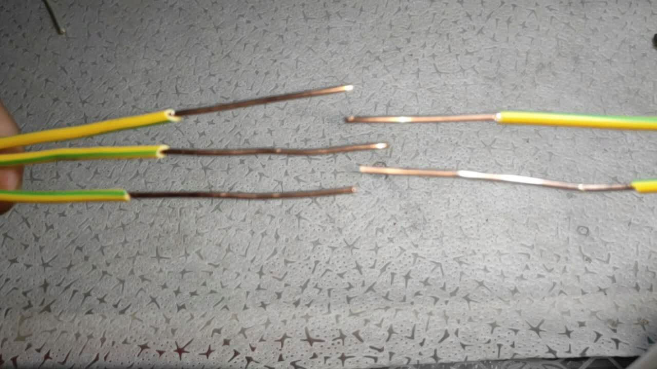 2根和3根硬铜线这样接,不会接虚,不会漏电,紧密牢固,电工必学