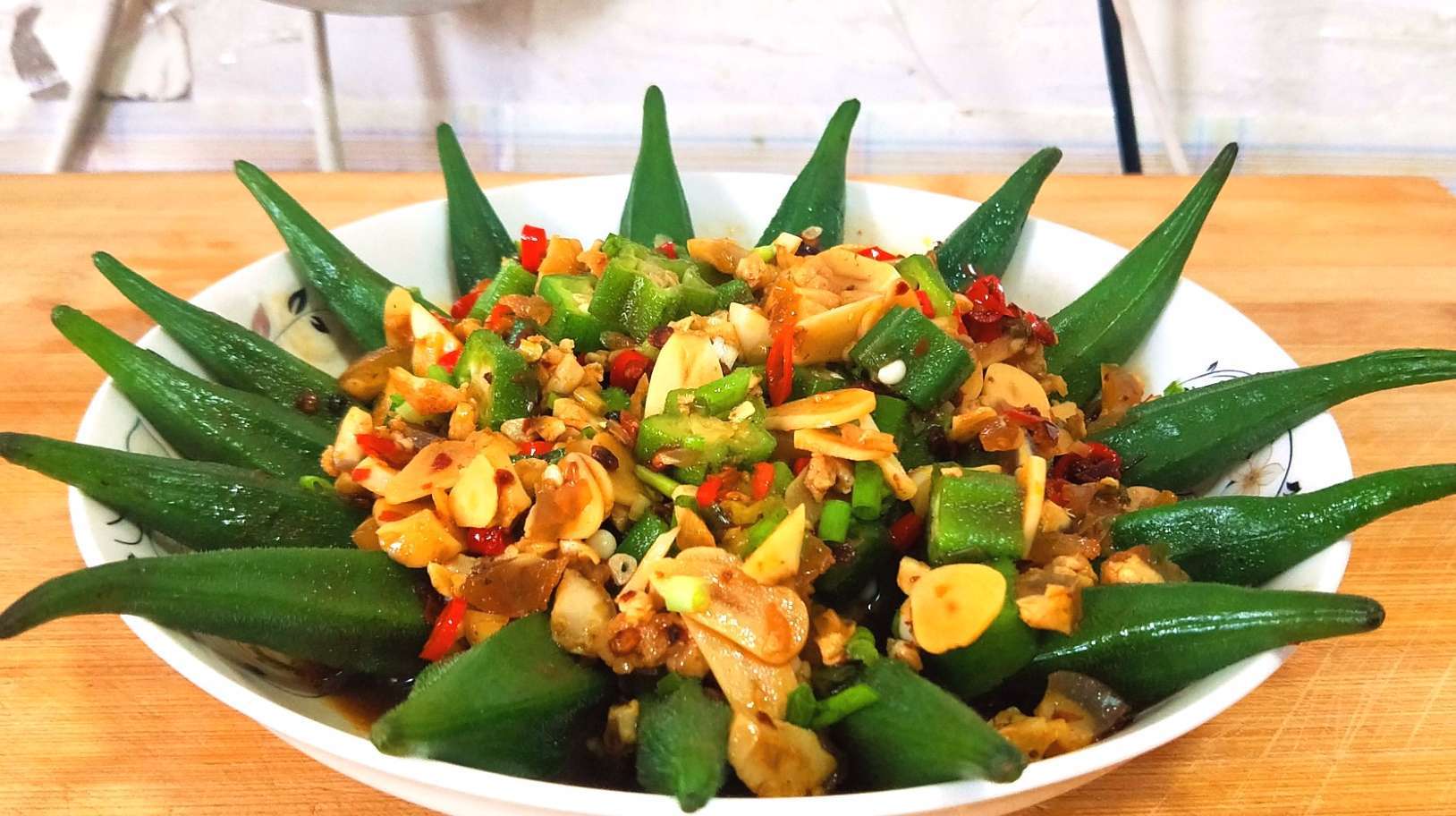 大厨教的秋葵的创意新吃法,步骤食材简单,好吃营养,香辣开胃