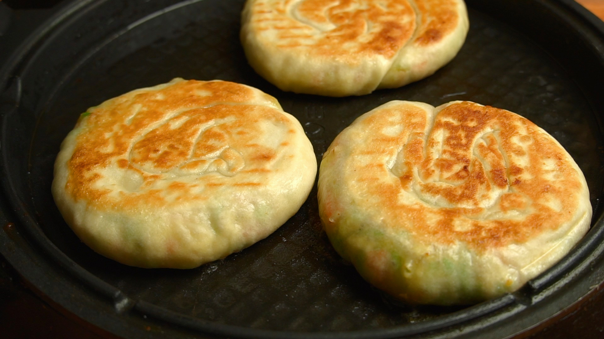 西葫芦馅饼新做法，不破皮不漏馅，层层美味，出锅比红烧肉还香！