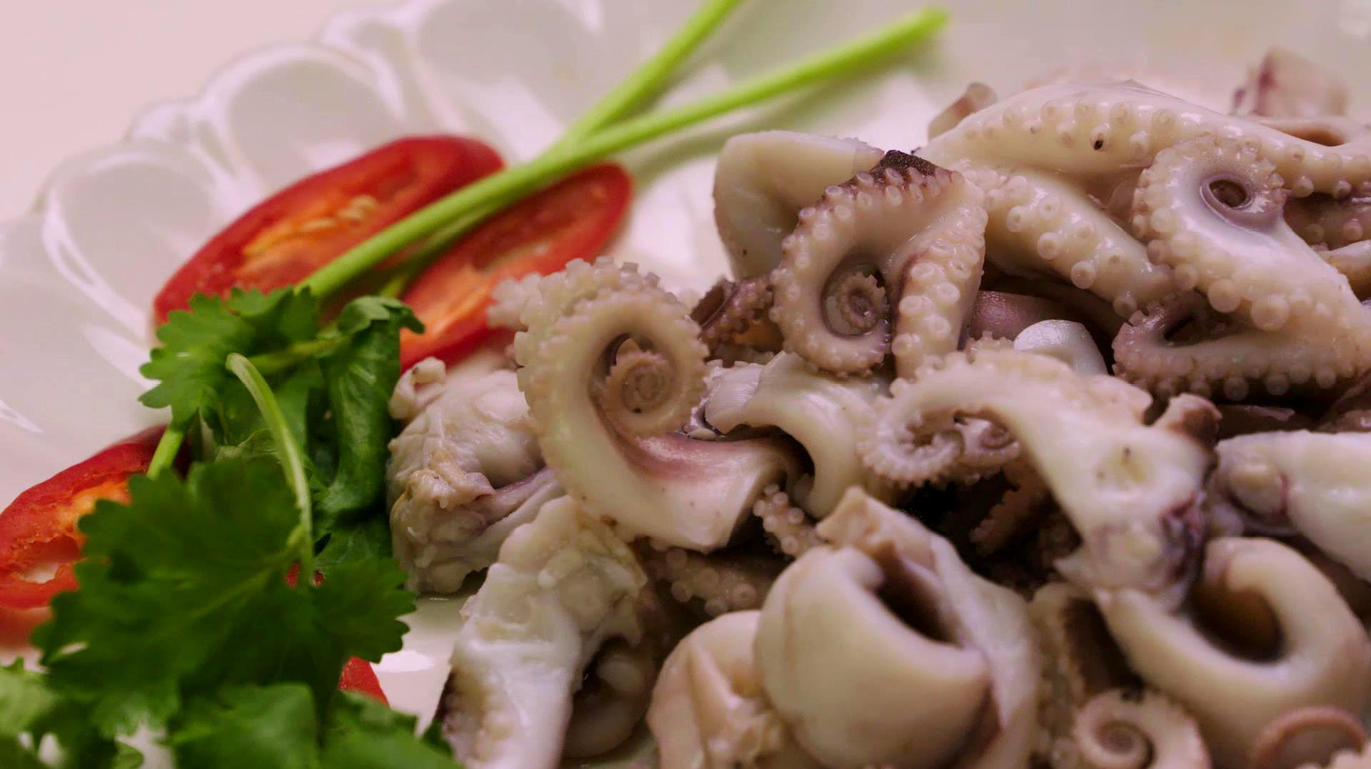 白灼章鱼,福建最简单又最好吃的家常菜,肉质鲜嫩,保留了原味