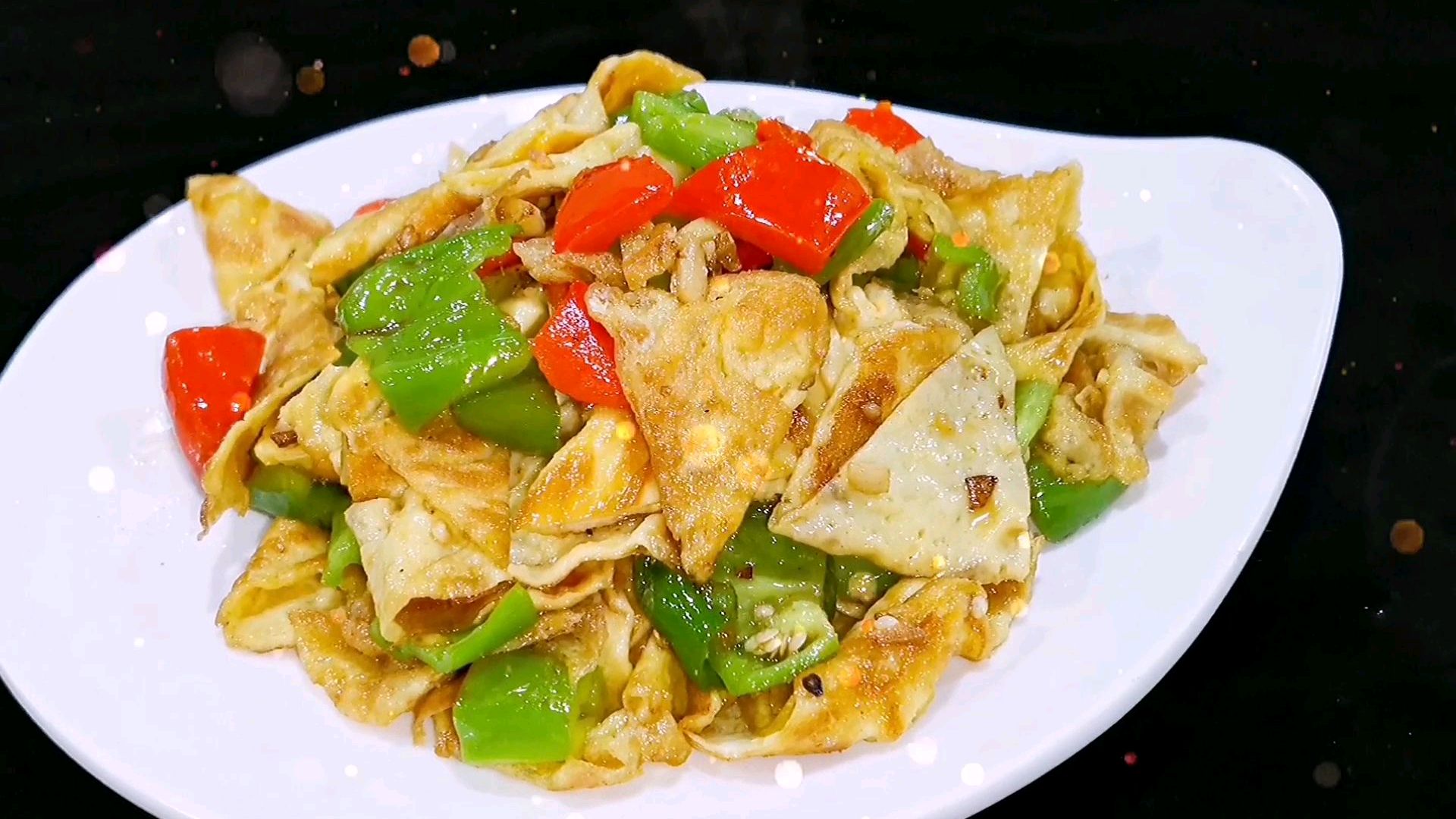 辣椒炒蛋皮,好吃美味还不贵.四川大厨教你,简单得很
