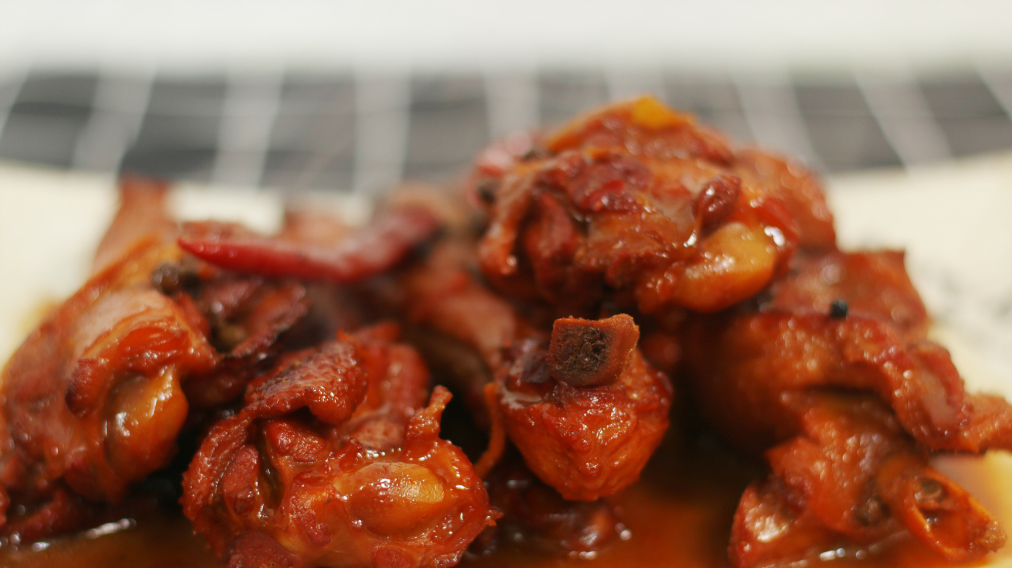 鸭翅根怎么处理才能去腥,大厨讲解麻辣鸭翅根详细步骤