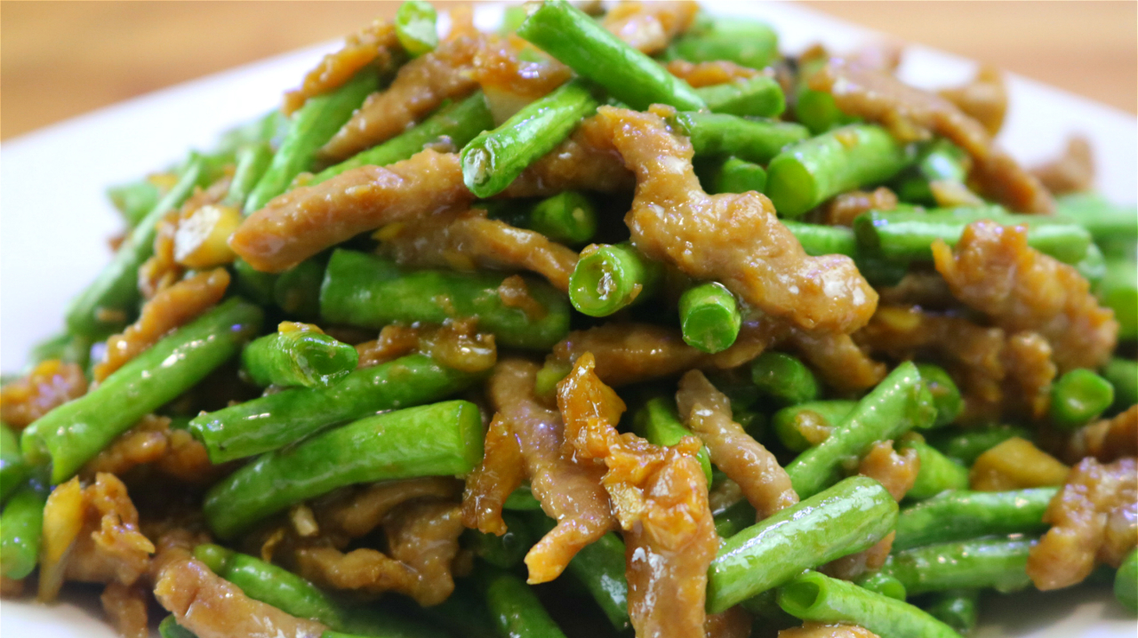 6豆角炒肉丝:主料豆角,瘦肉.