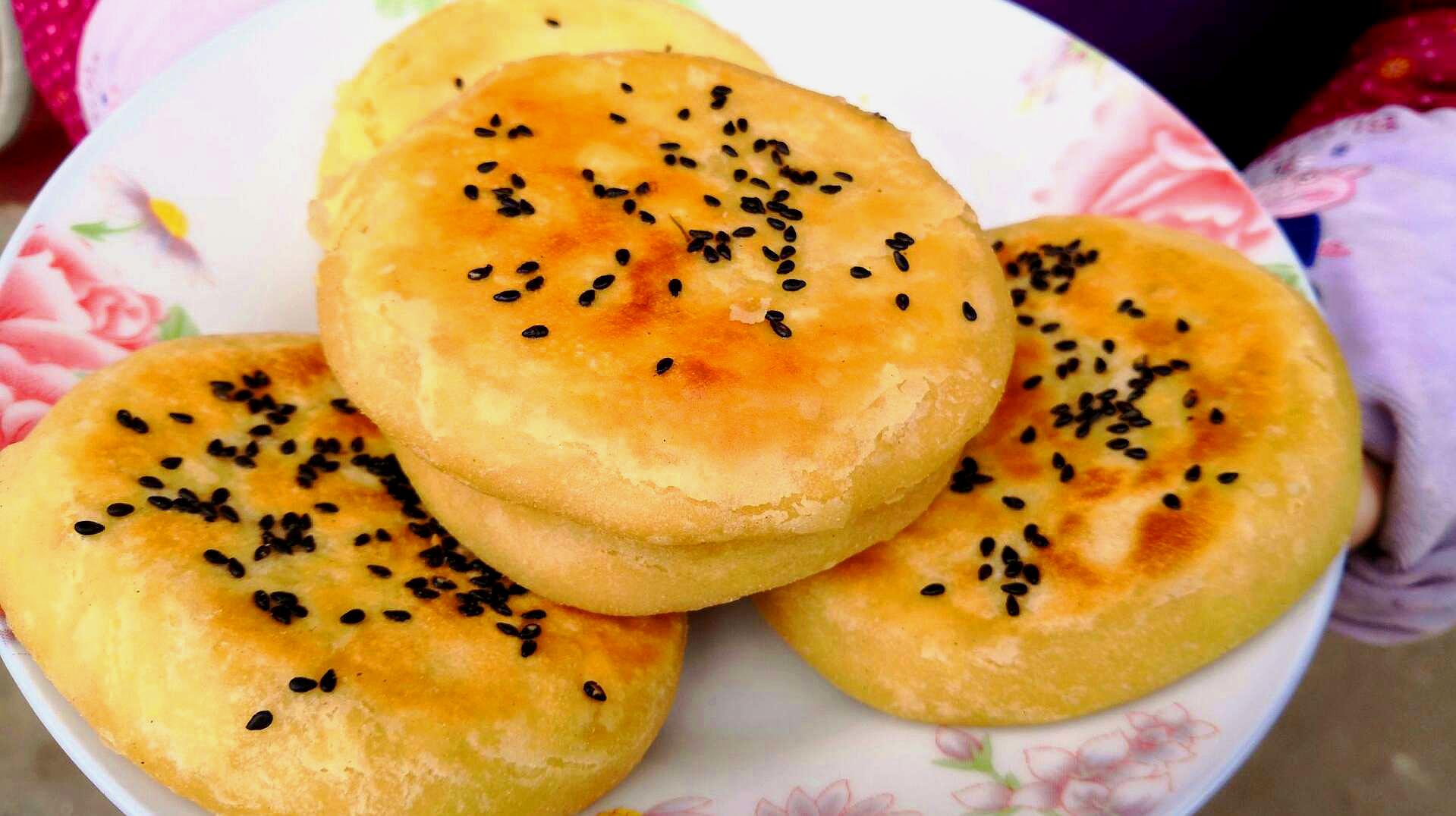 老北京麻酱烧饼正宗做法，从和面到调酱料全教你，酥脆酱香，快收藏 - 哔哩哔哩