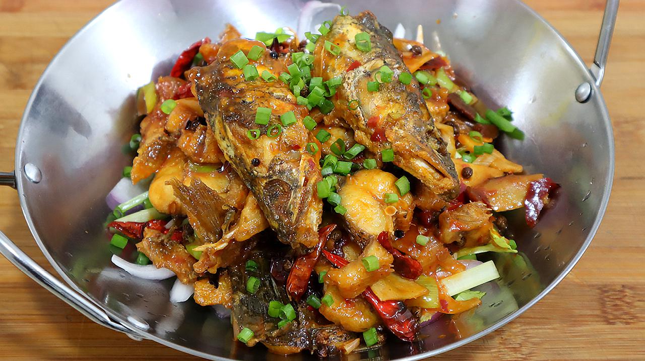 分享六道家常美食:红烧鸡爪上榜,干锅鱼酥香软嫩开胃又下饭!