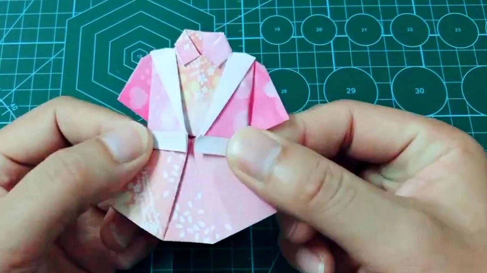 手工折纸衣服套装,折法简单易学,漂亮女孩都喜欢!