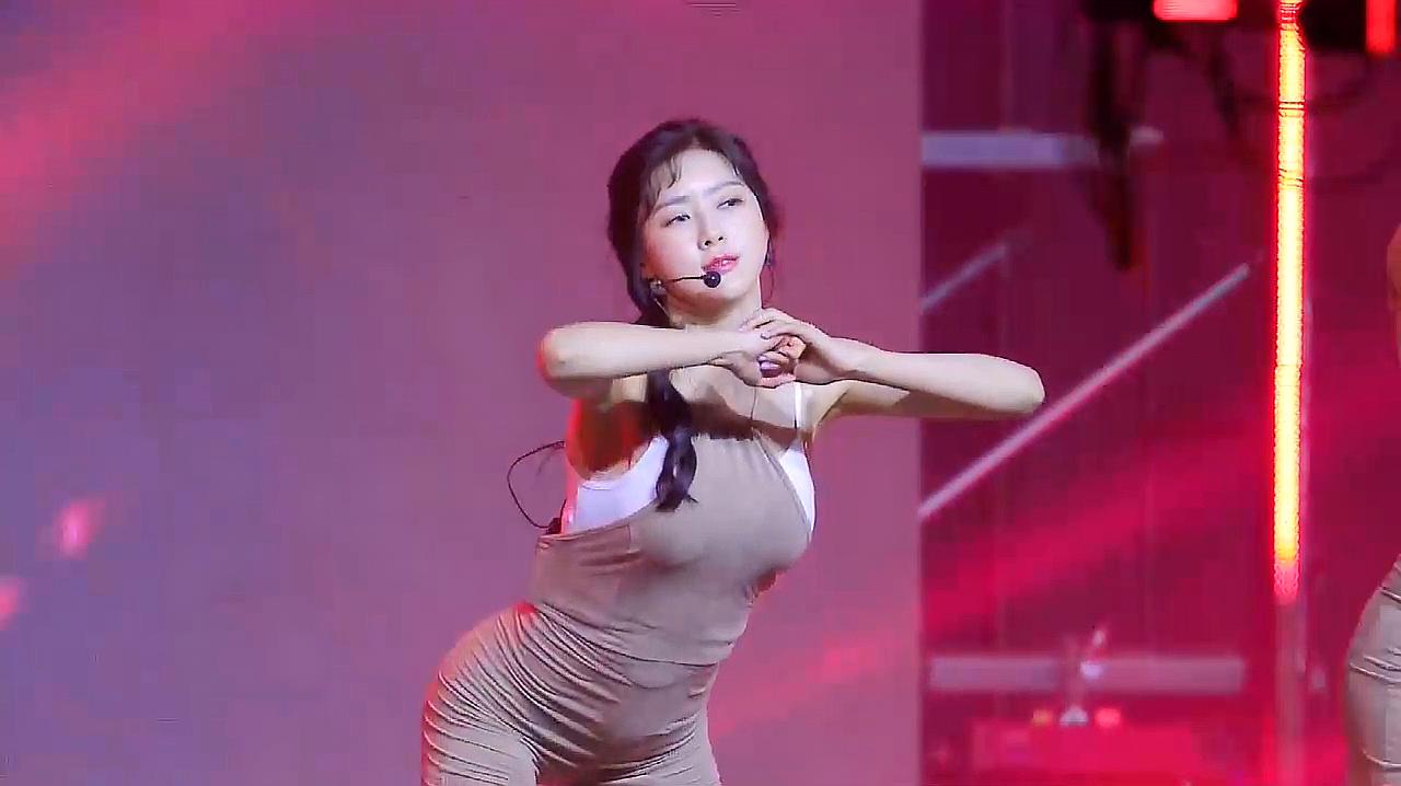 韩国女团激情热舞,性感身姿一览无余