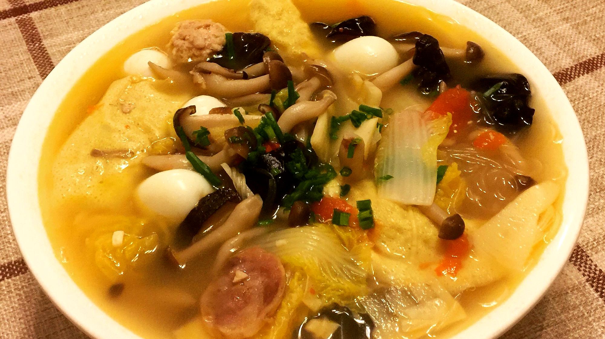 这碗三鲜菌菇汤,做法简单易学,味道鲜美,喝着清爽不油腻