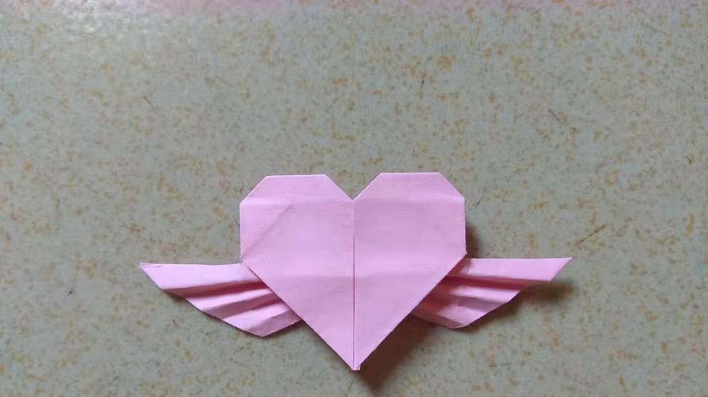 手工折纸:带翅膀的爱心怎么折?折法很简单,一张纸就能折