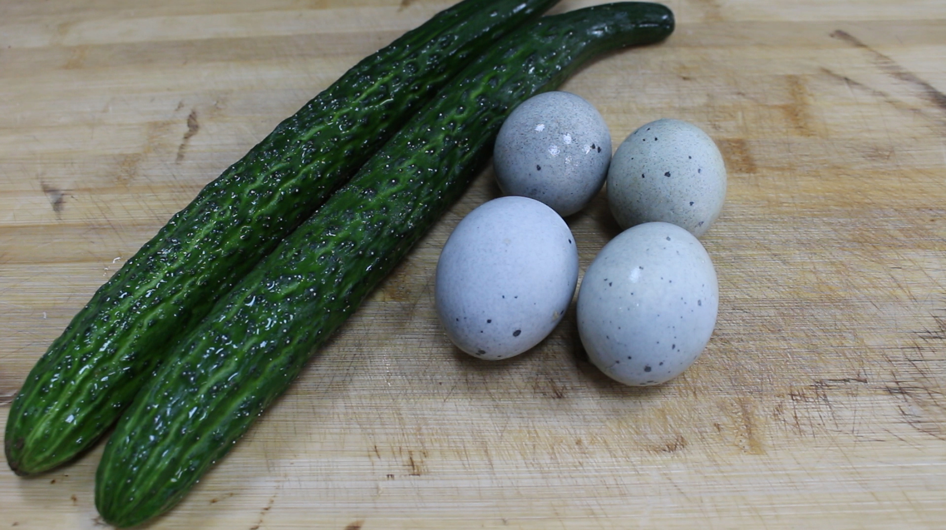 凉拌皮蛋黄瓜怎么做