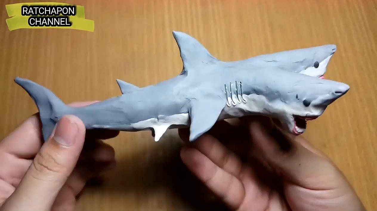 手办:用橡皮泥制作一个长着三只头的鲨鱼,动物也有连体的?