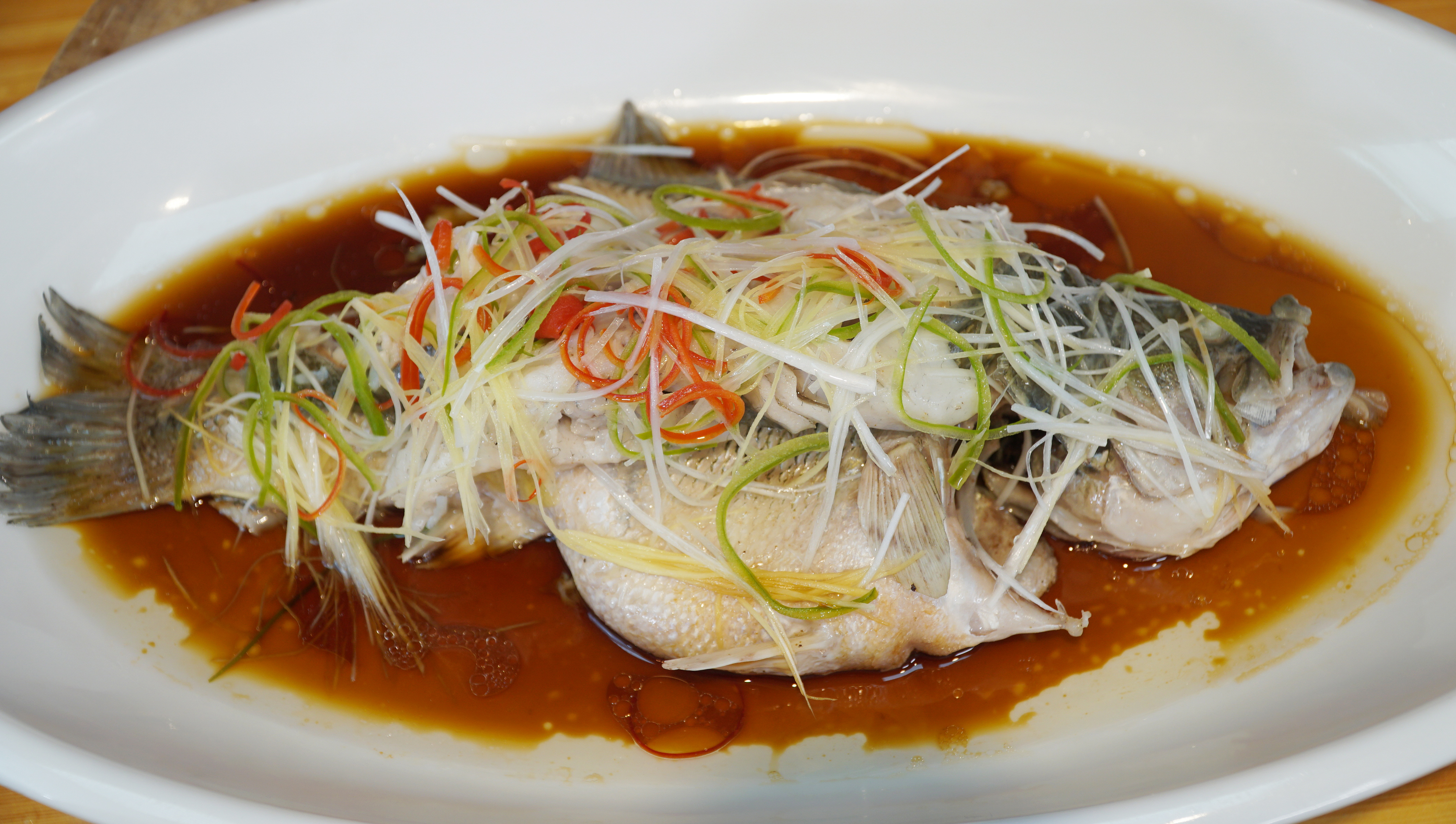 大厨教你快速做清蒸鲈鱼,快,嫩,鲜,美,上桌4条不够吃