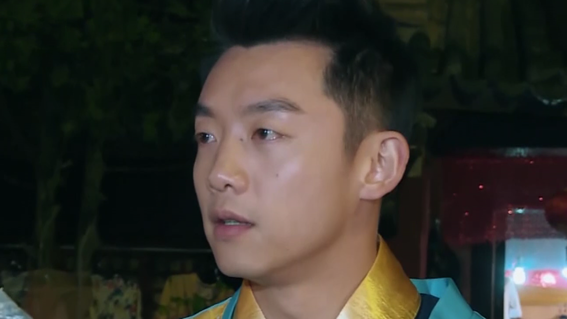 奔跑吧:郑恺告诉刘涛关键线索,刘涛回答太敷衍,逗笑郑恺!