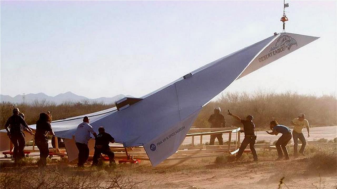 世界上最恐怖的纸飞机图片