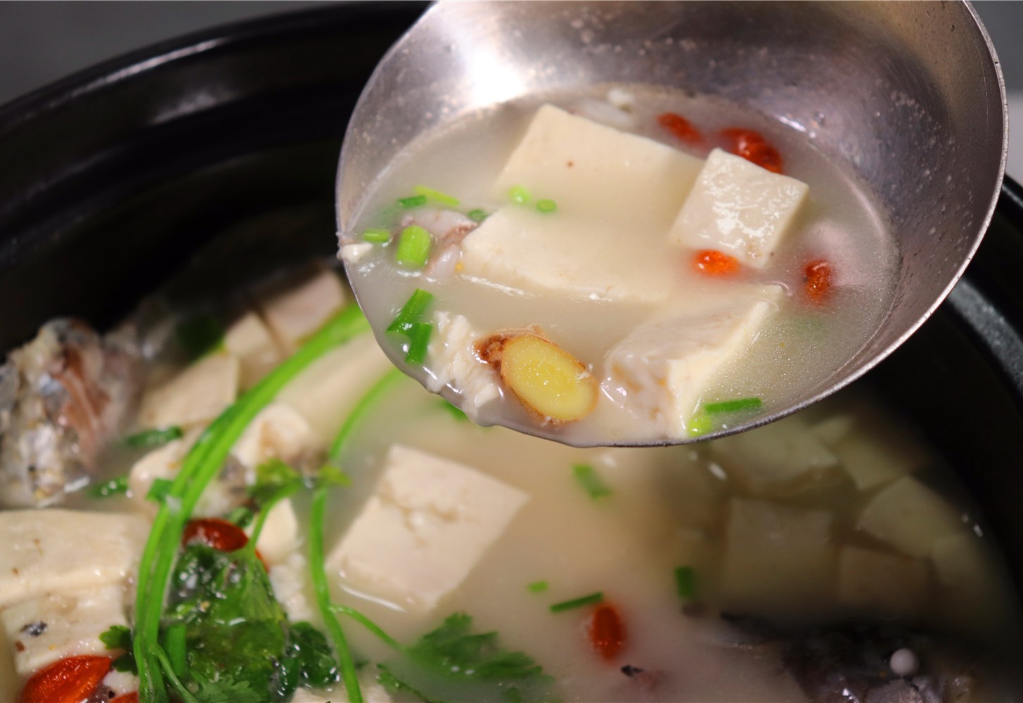 豆腐虾皮鱼汤图片