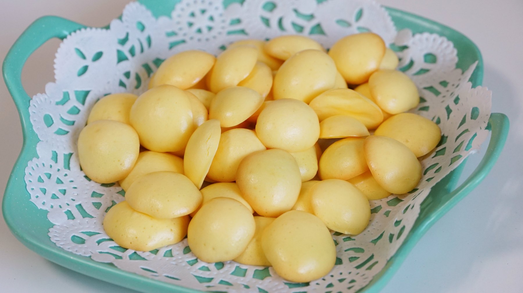 蛋黄小饼干,不加水不加油,不用烤箱,入口即化,孩子超爱吃!