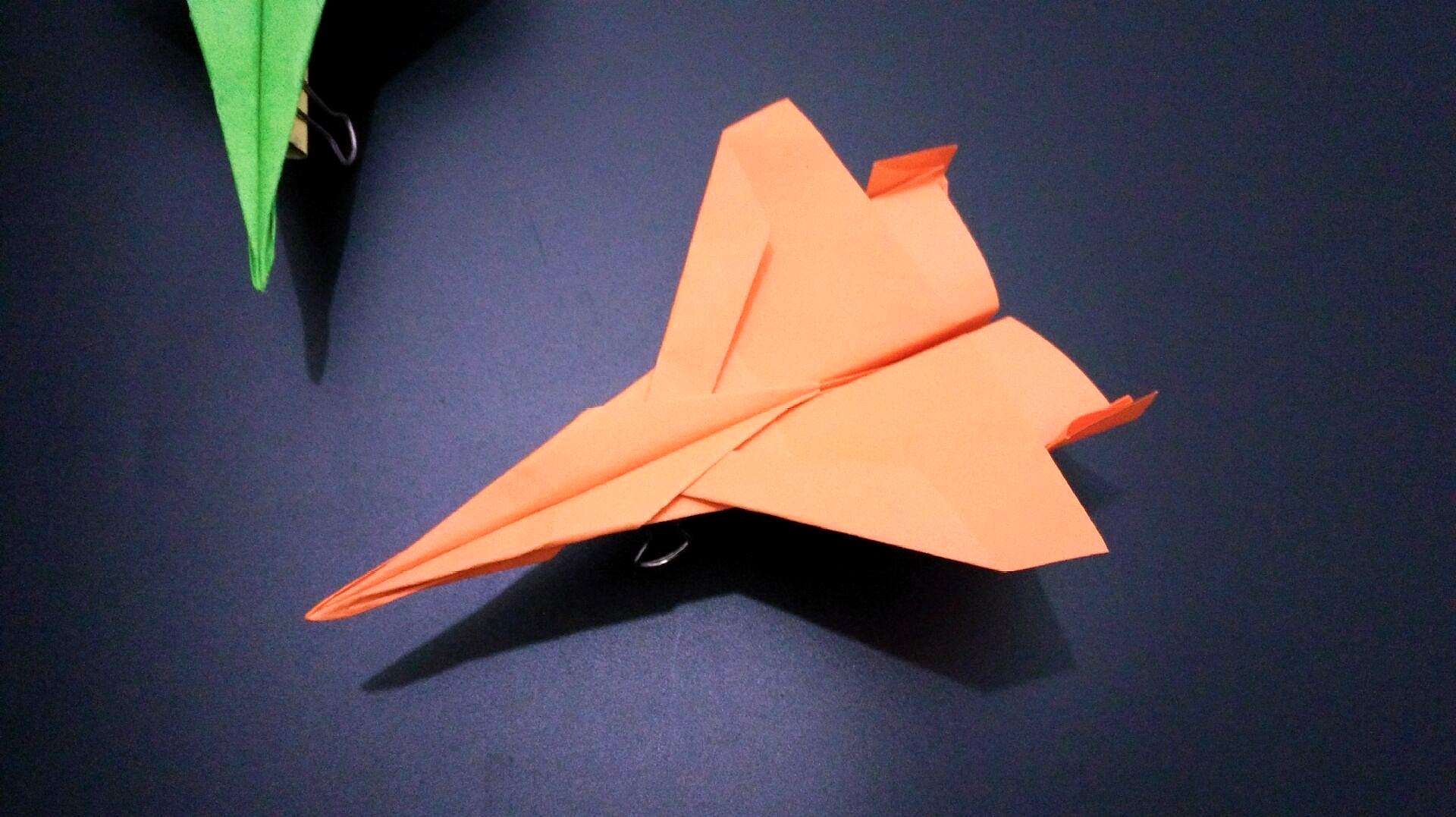 能飞很远的纸飞机怎么折