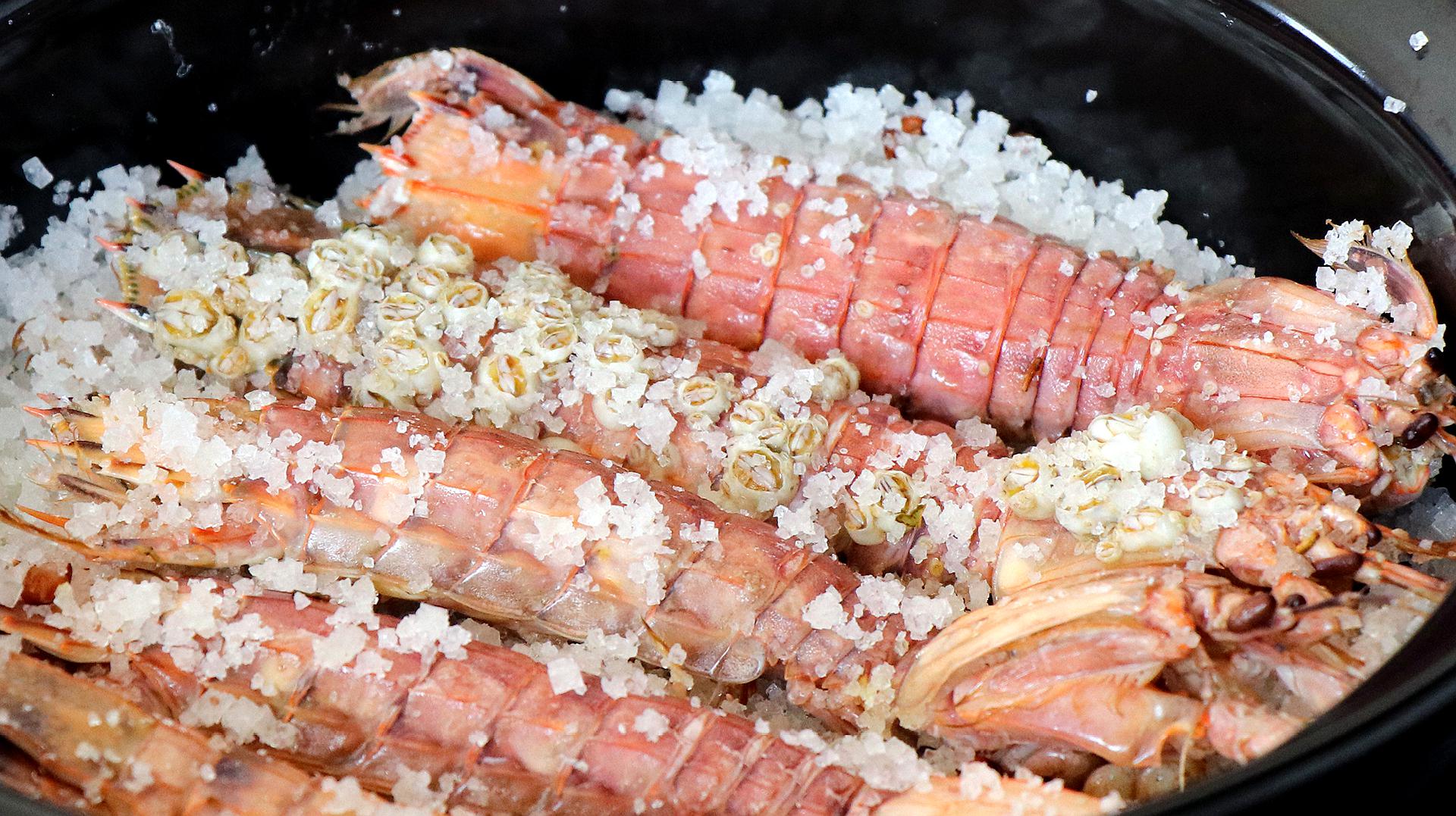 传统盐焗皮皮虾,做法简单美味,家人都爱吃