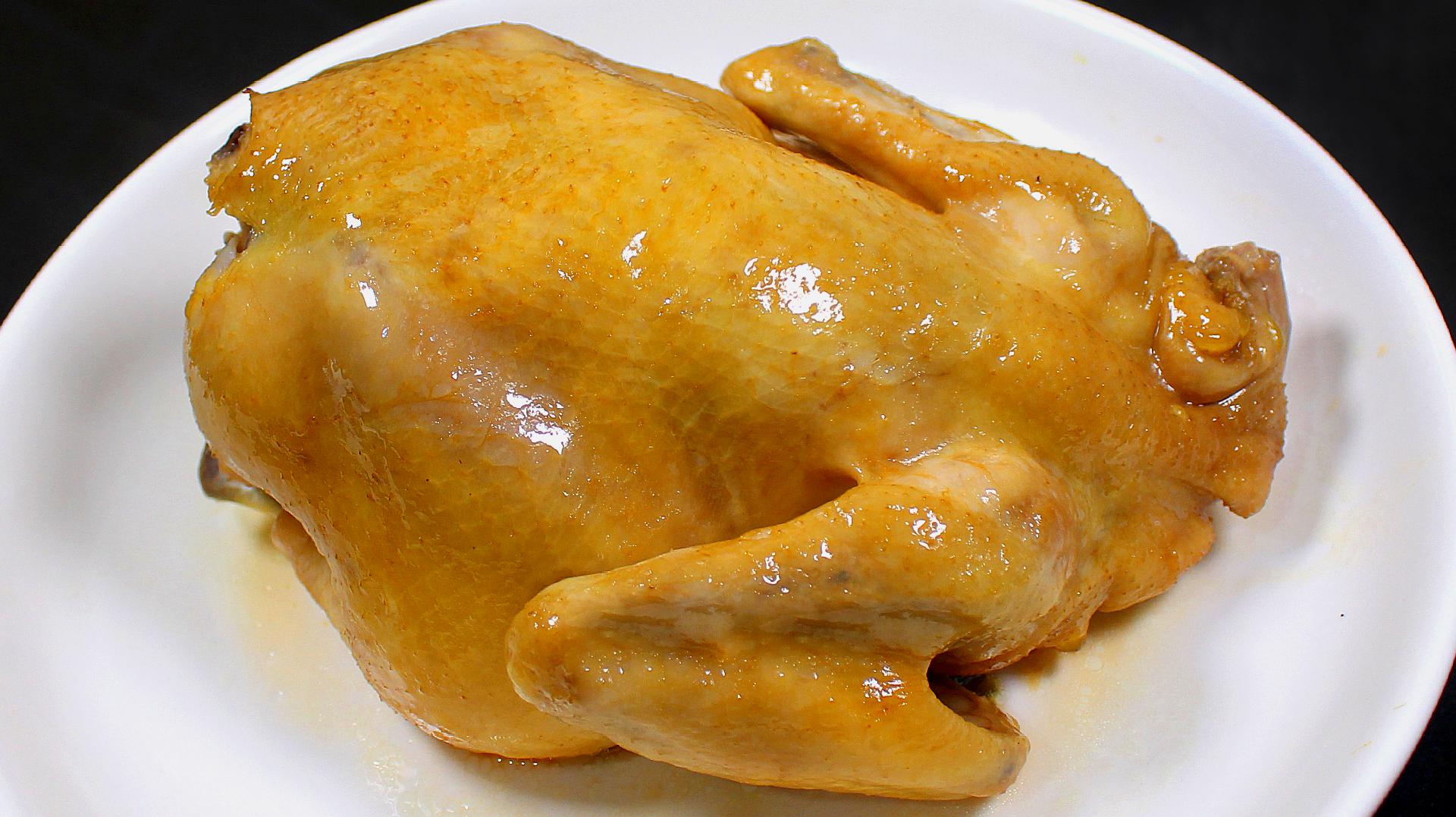 盐焗鸡的懒人做法,一个电饭锅搞定,做出来色泽金黄,肉嫩鲜香