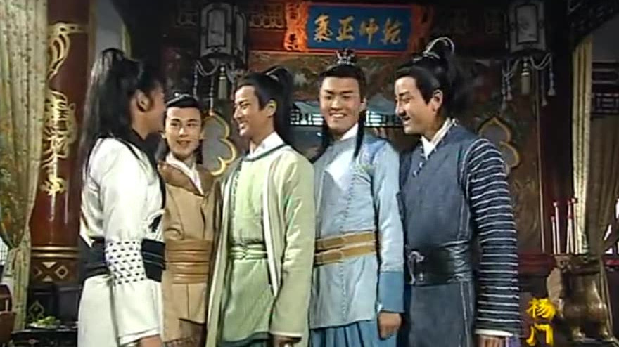 杨门虎将:杨大郎携妻子归家,五兄弟站在一起真是好养眼好气派