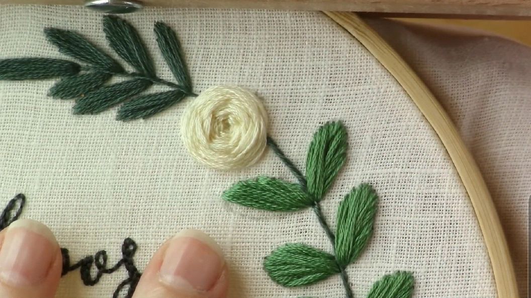 01:11 來源:好看視頻-刺繡入門級基礎針法教程,可