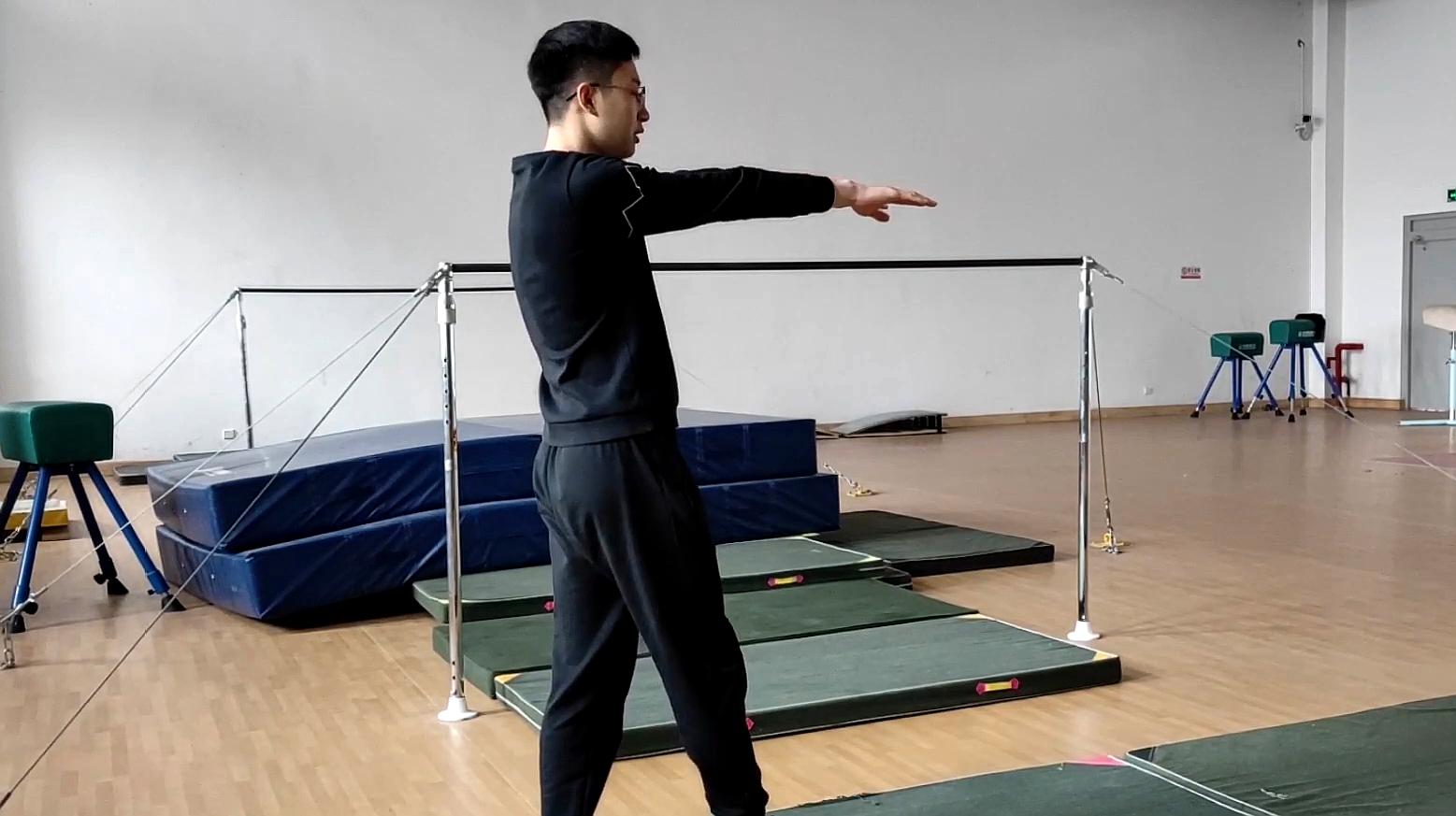 侧手翻教学视频:如何练习体操动作中的侧手翻?这个教程很详细