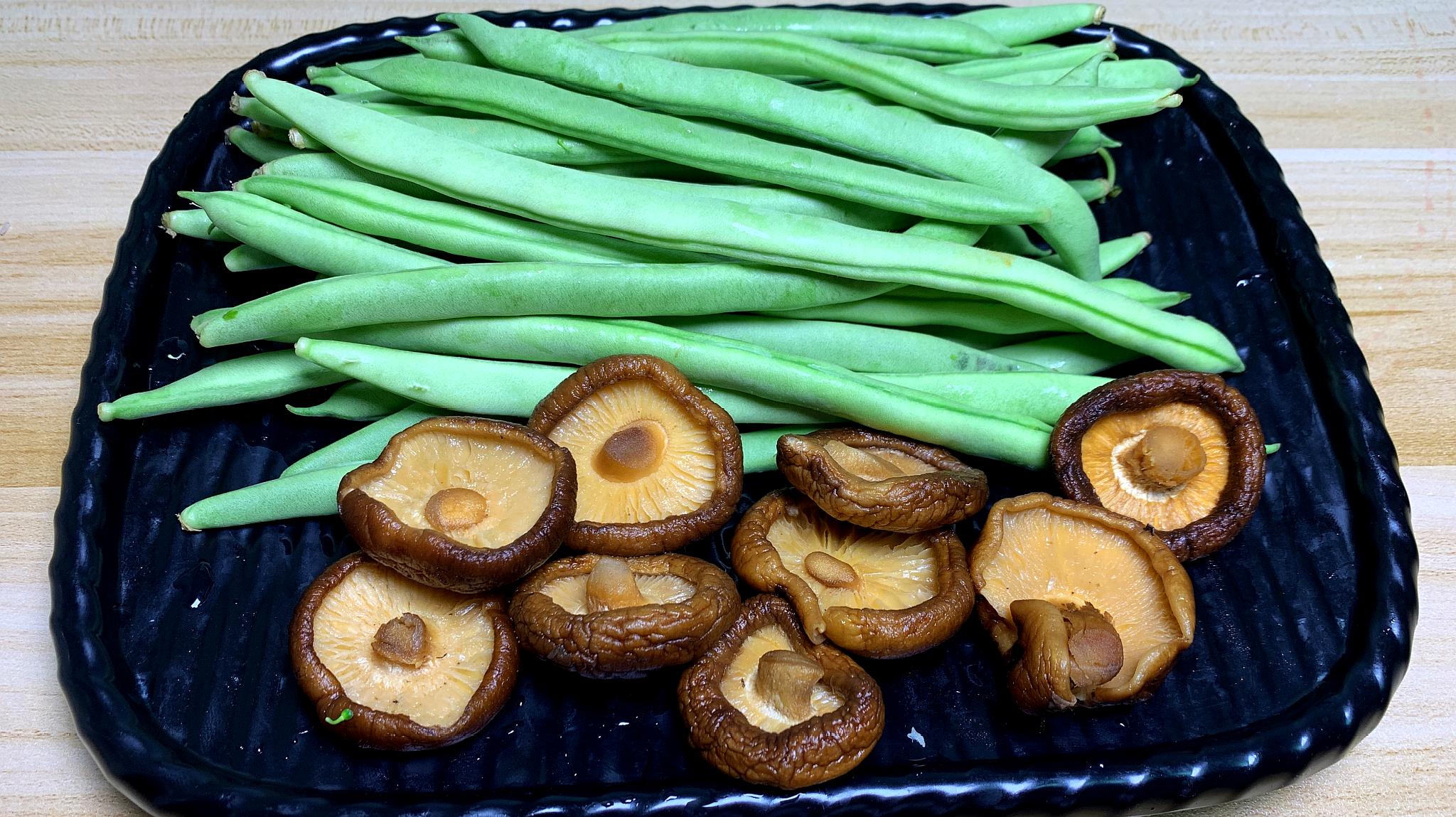 菜肉末四季豆,每次做这菜饭都吃不够 服务升级 2香菇炒四季豆的做法