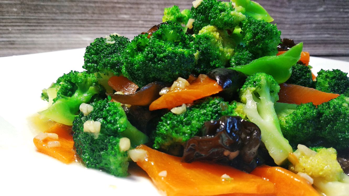 西兰花最好吃的家常做法,加一把木耳简单一炒,出锅比肉还好吃