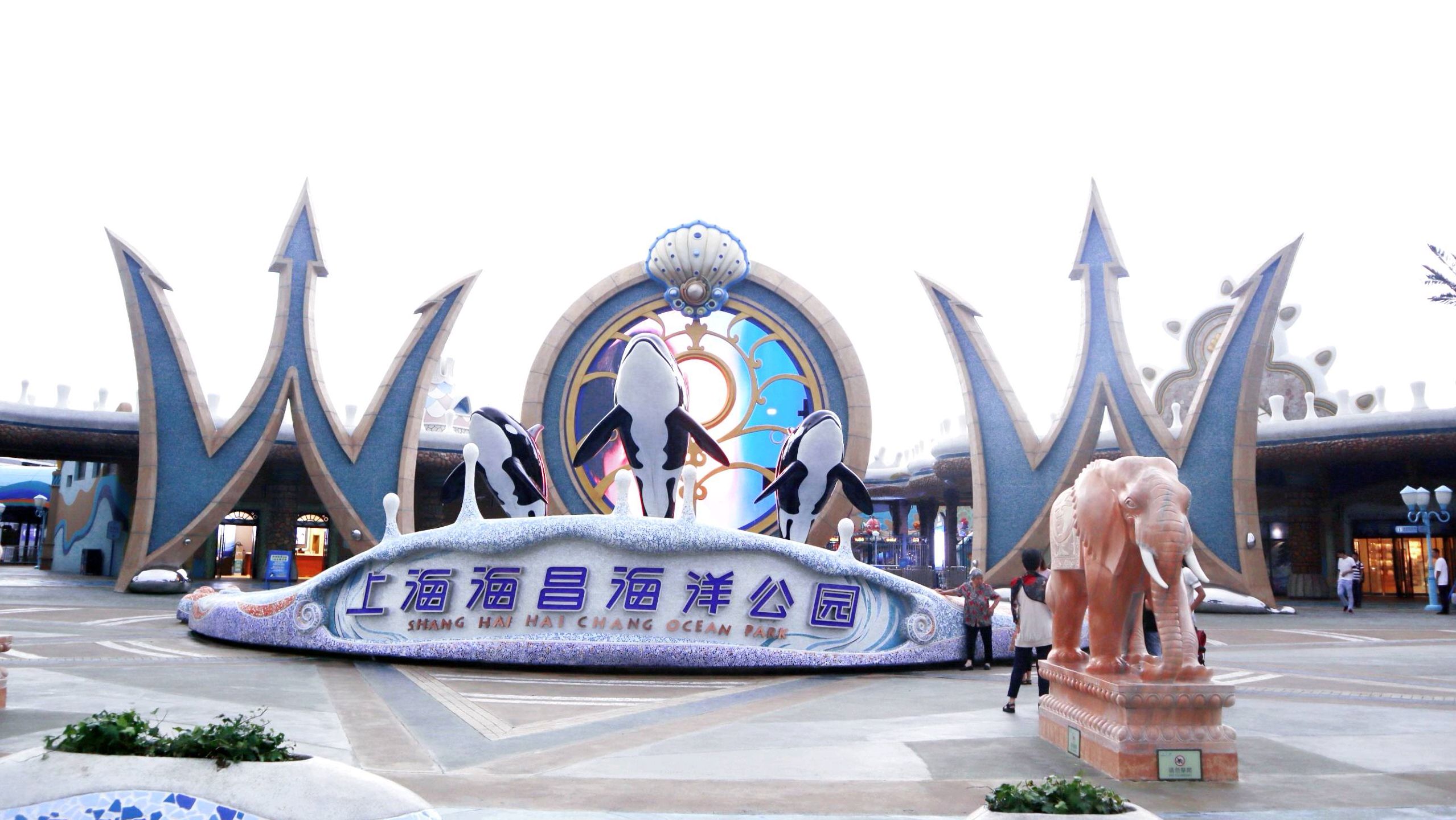 1上海海昌海洋公园:面积广阔,场地众多,鲨鱼馆,企鹅馆,海底世界等