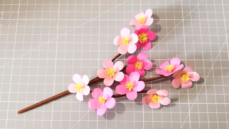 手工纸艺梅花制作,方法很简单哦,您也可以学会