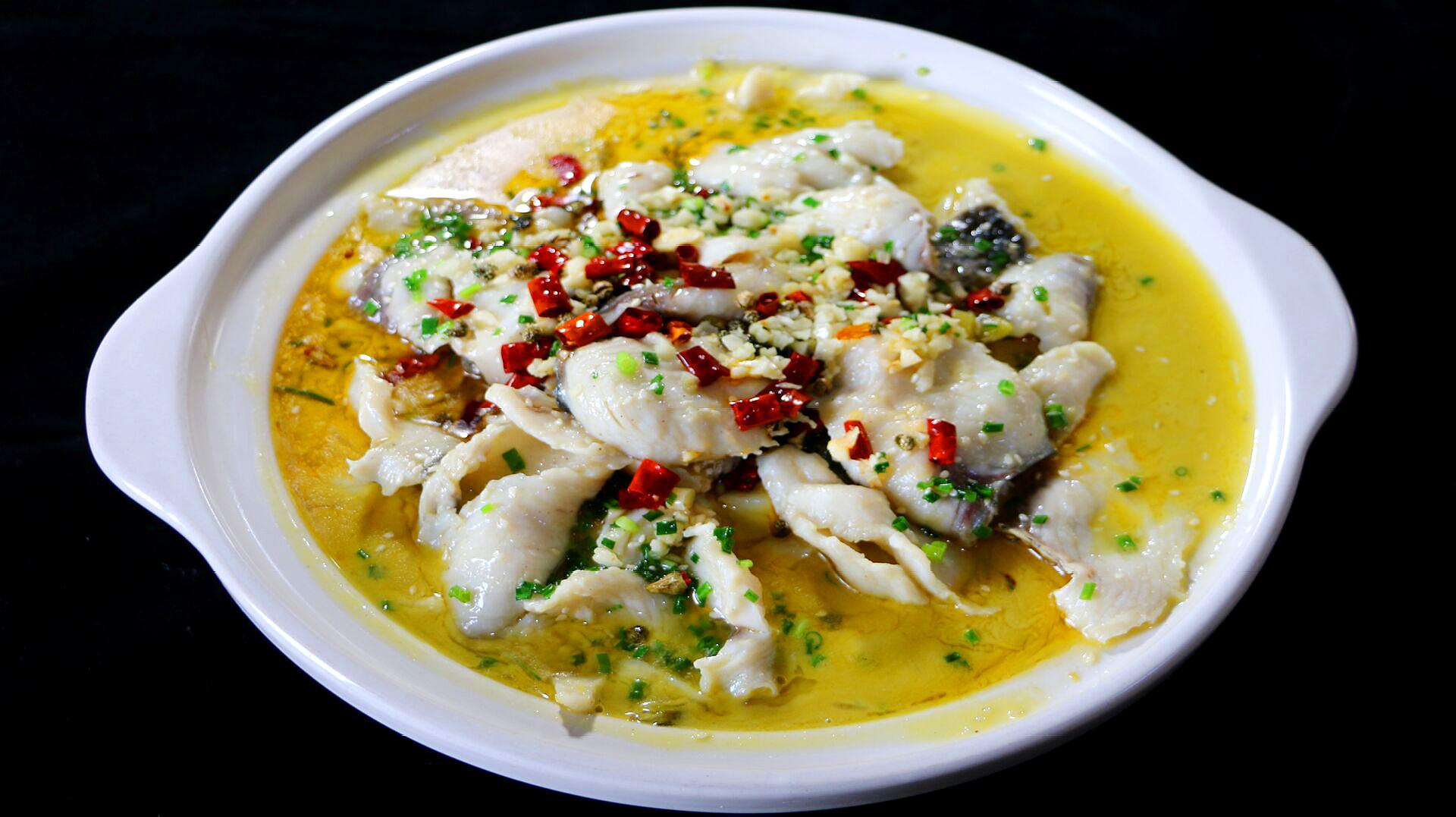 四川大厨教你酸菜鱼的家常做法,材料简单,味道比饭店的都好吃