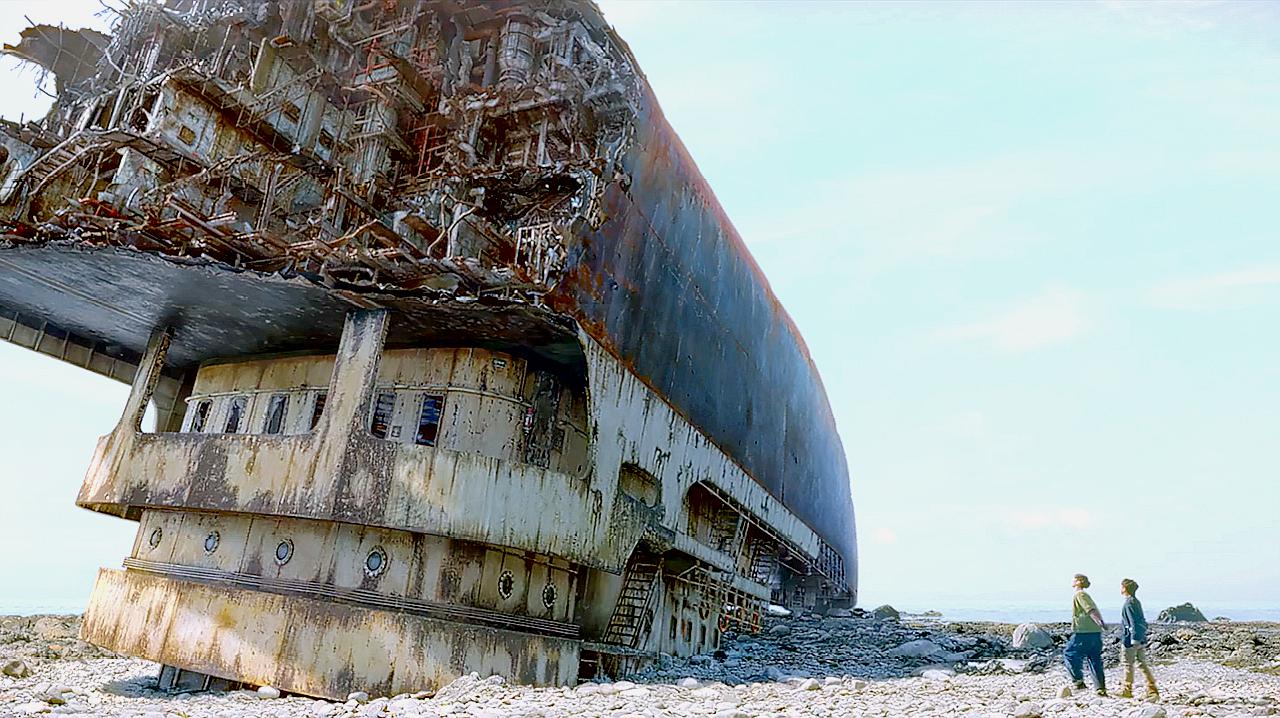 1,讲述了公司员工团建出游遭遇海难流落在荒岛之上,为了生存他们面对