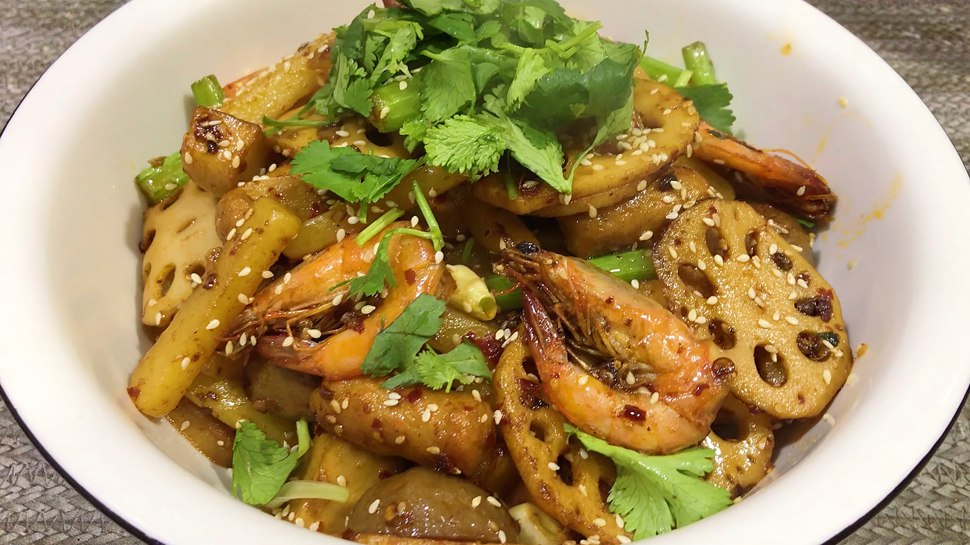 麻辣香锅这样做,超麻超辣超多料,好吃到停不下来