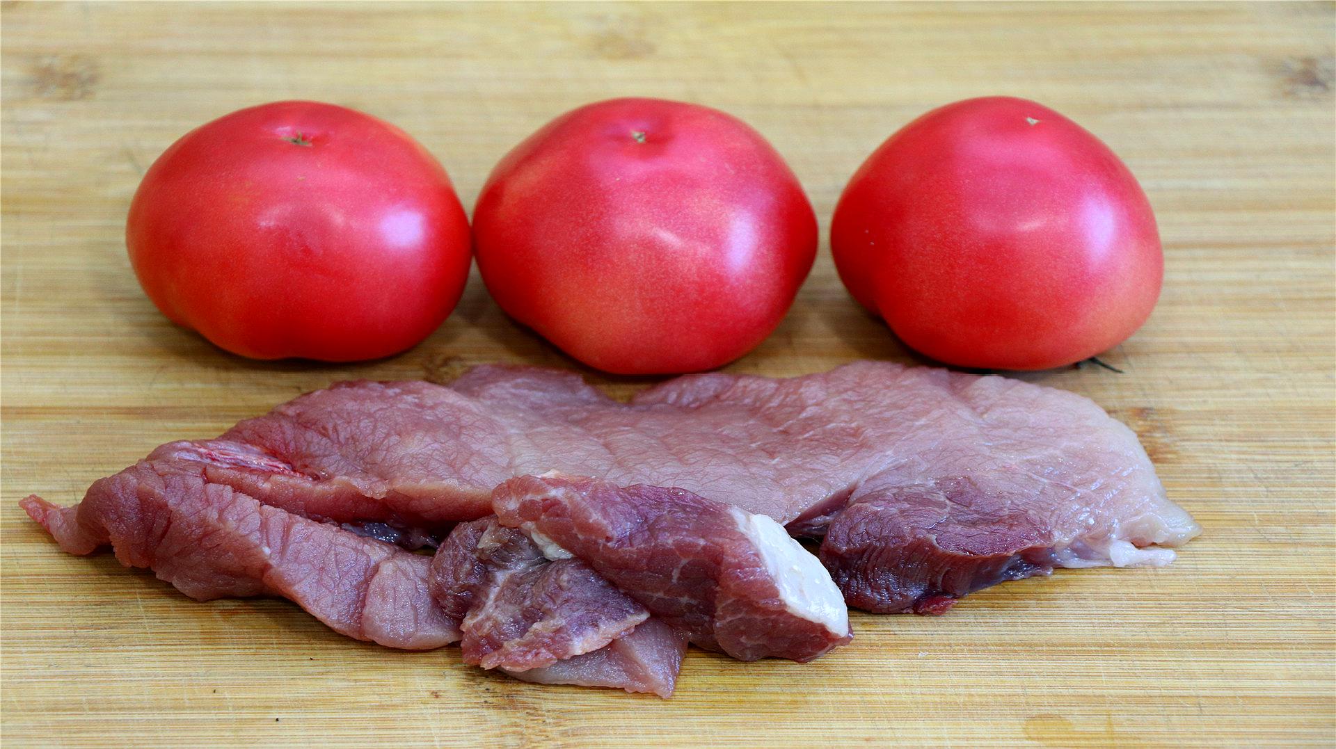 3个西红柿一块猪肉,川菜师傅教你新吃法,鲜嫩可口营养又美味