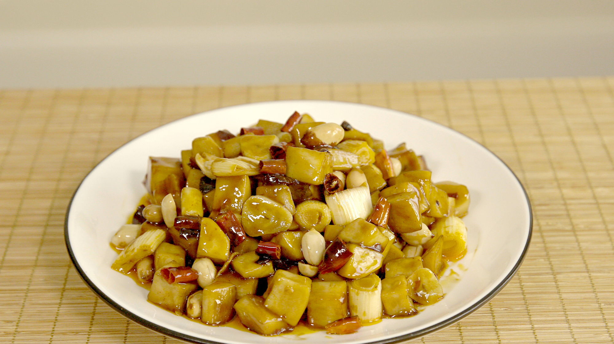 大厨教你做家常菜宫保杏鲍菇,简单食材也能做出美味,简单又好吃