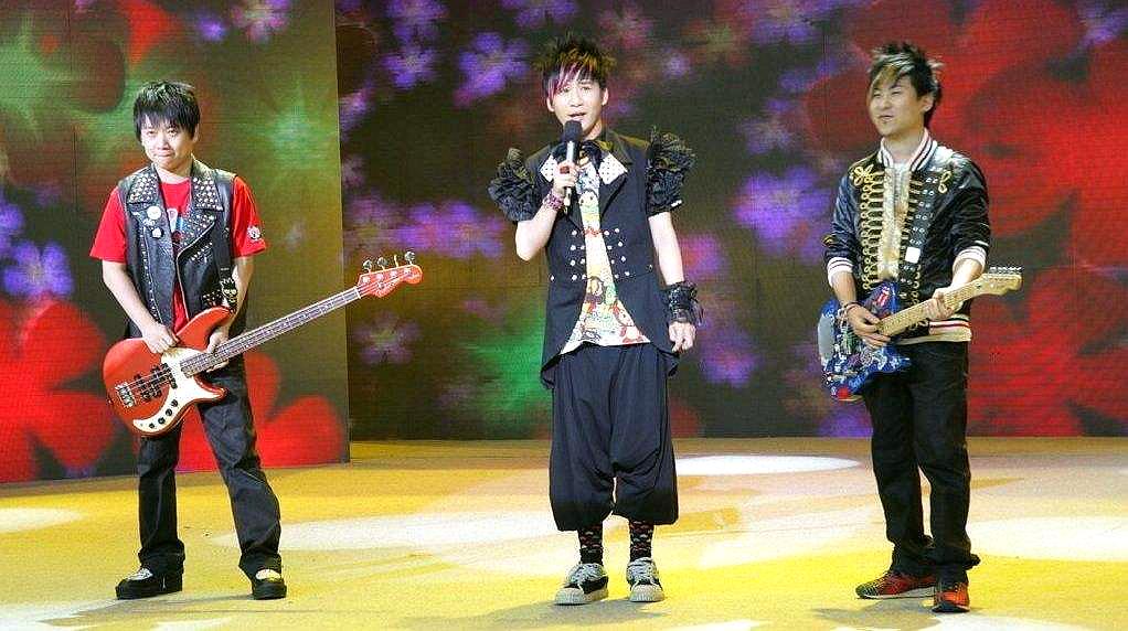 花儿乐队,一个只唱洗脑神曲的乐队,10年前他们的歌火遍全中国!