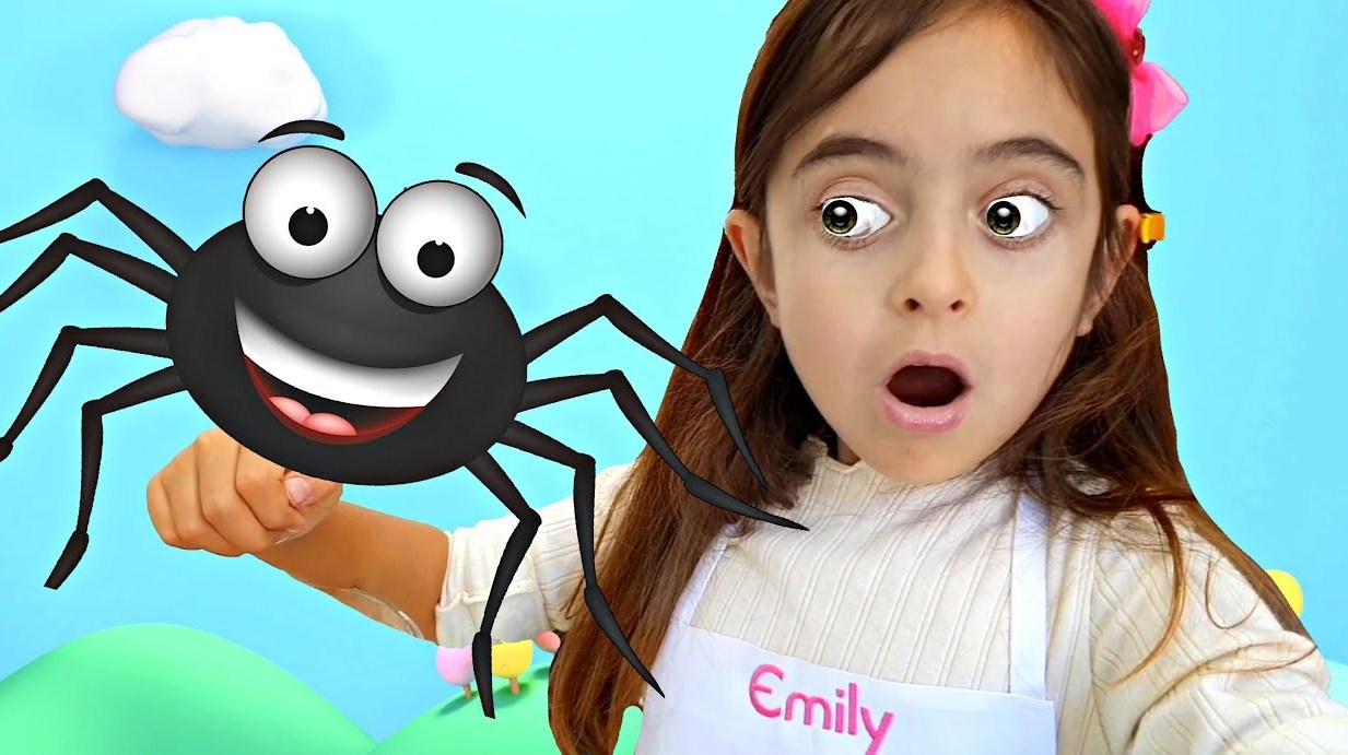 儿童亲子游戏:小女孩家里出现了一只大蜘蛛